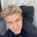 Robyn Instagram - First time in the audience singing Dancing On My Own. The honorary award from the Swedish Music Publishers organisation and the beautiful Neneh Cherry was there to hand it over to me. Im very grateful. Styled by @_nicowalker_ Hair by @fbjstockholm Make up by @kkullenbergmakeuphair