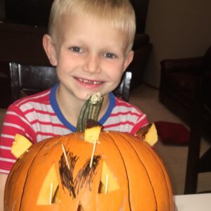 Robyn Brown Instagram - Be a deer and have a Happy Halloween!  #ilovebeingamom #halloween2018 #kidfun #pumpkincarving #adorable #ilovethemsomuch