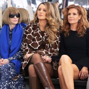 Robyn Lively Instagram - What a privileged seat here with my sister and forever Galentine❤️at @michaelkors fashion show! 

#michaelkors #NYFW #fashionweek #michaelkorscollection