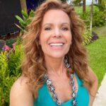 Robyn Lively Instagram – How does it get better than #kauai ?! Having the best time and loved our stay @sheratonkauaicoconutbeach!  Epic luau, and the staff went above and beyond to make our stay super special! The virgin pina coladas are a must! Best we’ve ever had! Mahalo! 🌸 

#sheratonkauaicoconutbeach #sheratonkauaicoconutbeachpartnership #luaukahikina