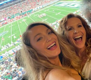 Robyn Lively Instagram - A few epic moments from 2023! Excited for the year ahead! HNY friends! ❤️