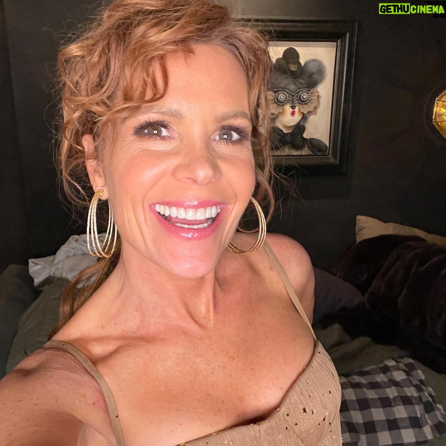 Robyn Lively Instagram - Ahhh! I’m SO excited to share a 15% off special discount code from @grandecosmetics only for my favorite people!! Just apply the code ROBYNLIVELY at check out! The secret to my lash and brow MAGIC! I’m actually so giddy to share because it works SO well! My lashes are so long and thick now! @cakey.johnson and I are obsessed! Please try and then report back to me 🥰They have tons of amazing products to try! Argentumpopularumsensarum its OFFICIAL! 🔮💫 #itsgonnabeyourfinesthour trust! #partner #tbt