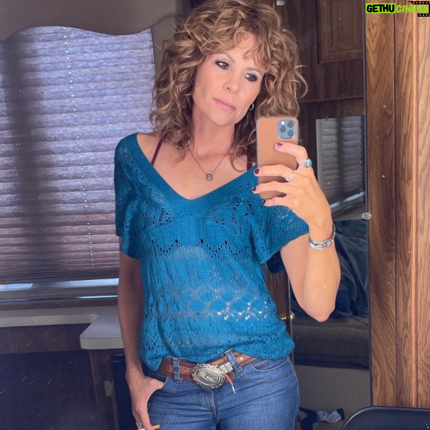 Robyn Lively Instagram - South By Southwest @sxsw here we come! So excited to finally share #NationalAnthem and my rad shag w you all! So proud to be a part of this beautiful film surrounded by the brilliant talent of @charliefplummer, dp @katearizmendi and director @lukegilford and his feature film debut! 😍Get ready y’all! Obsessed w this collaborative look by uber talented team @lukegilford @enomilystu @cutandchase @madelinemccuemakeup @ldentertainment 🙌🏼🎥