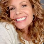 Robyn Lively Instagram – The HOLIDAYS are HERE! My absolute favorite time of year! Thank you @baublebar for the gifts and for making me feel so festive and cute and giddy with holiday glee! I hit their site for some more Christmas shopping and also managed to treat myself while I was at it! 🎄