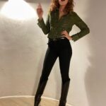 Robyn Lively Instagram – “I have a question” ☝🏼 Are we lovin’ my cute boots?! I am! Thank u @beautiisoles for helping me feel party festive for @keeganmichaelkey & @the_elle_key dual birthday bash! 🥳 
Ps Is it really Monday already?? What was the best part of your weekend?