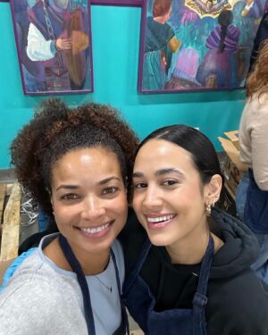 Rochelle Aytes Instagram - ♥️Food brings people together. ♥️This holiday season, help families facing hunger bring meals home. Yesterday I joined @FeedingAmerica and @sfcla to help distribute food items to local community members in preparation for the holidays. We distributed over 160 boxes of fresh vegetables, hot meals, treats and even some flowers (to give a little love and sunshine🌞) to families, individuals and students in need. Please consider joining the movement to help end hunger at feedingamerica.org/holiday. I’m so grateful to be a part of this beautiful community of people!  @emilytosta @constancezimmer @seekellymccreary to name a few. ☺️