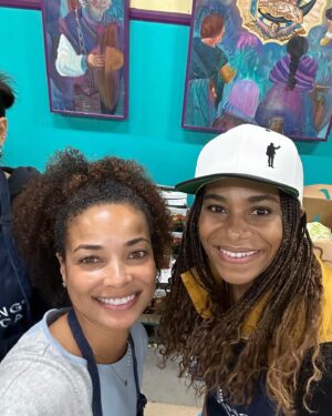 Rochelle Aytes Instagram - ♥️Food brings people together. ♥️This holiday season, help families facing hunger bring meals home. Yesterday I joined @FeedingAmerica and @sfcla to help distribute food items to local community members in preparation for the holidays. We distributed over 160 boxes of fresh vegetables, hot meals, treats and even some flowers (to give a little love and sunshine🌞) to families, individuals and students in need. Please consider joining the movement to help end hunger at feedingamerica.org/holiday. I’m so grateful to be a part of this beautiful community of people!  @emilytosta @constancezimmer @seekellymccreary to name a few. ☺️