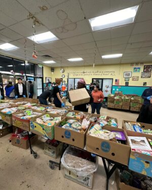 Rochelle Aytes Instagram - ♥️Food brings people together. ♥️This holiday season, help families facing hunger bring meals home. Yesterday I joined @FeedingAmerica and @sfcla to help distribute food items to local community members in preparation for the holidays. We distributed over 160 boxes of fresh vegetables, hot meals, treats and even some flowers (to give a little love and sunshine🌞) to families, individuals and students in need. Please consider joining the movement to help end hunger at feedingamerica.org/holiday. I’m so grateful to be a part of this beautiful community of people!  @emilytosta @constancezimmer @seekellymccreary to name a few. ☺️