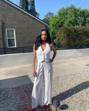 Rochelle Aytes Instagram - Whoooo!! It’s  hard work getting ready for events! Thank you to my awesome hair and makeup team for getting me Red Carpet Ready! 💃🏽 #CBSFallRevealParty
 ♥️ Hair by beautyxsophierose 
  Makeup by @rockinbrows 💋