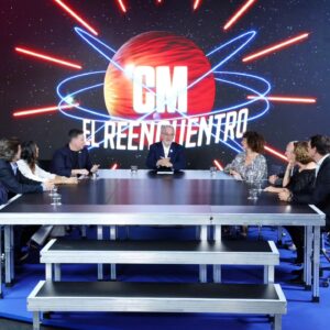 Rocío Madrid Instagram - Mañana a las 22.50 h os esperamos en @telecincoes .
Un reencuentro que por lo poco que he visto va a ser muy emocionante, divertido y nostálgico. 
Fueron 8 años de un programa transgresor, atrevido y único que hizo historia en la tv en este país.
Yo tuve el honor de formar parte de él y están siendo unos días muy emotivos para mi 🥹.
Os espero a todxs.
Gracias @marcjuancomunicacion para @benitosantosoficial por hacerme brillar literalmente 🌟🤗.
Fotos fantásticas como siempre by @joseirun_fotografia ❤️.