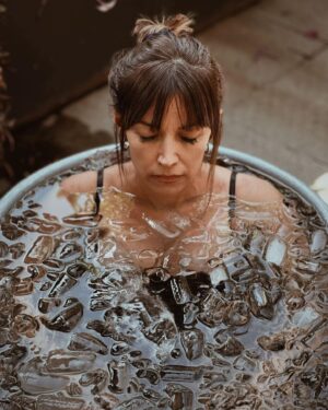 Rocío Verdejo Instagram - Intención, Respiración y Aceptación.. (como la vida misma)... volver a conectar y a confiar.. ah como me gustan los retos asi que creo tengo una nueva adicción que sin duda no hubiera sucedido sin la guia del @elclubdelhielo y la Master @begogarcia 🥶