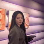 Roh Ji-sun Instagram - 그늘은 좋고 햇빛은 뜨겁고 일상은 즐겁고 ~