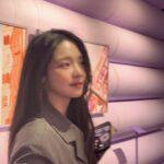 Roh Ji-sun Instagram - 그늘은 좋고 햇빛은 뜨겁고 일상은 즐겁고 ~