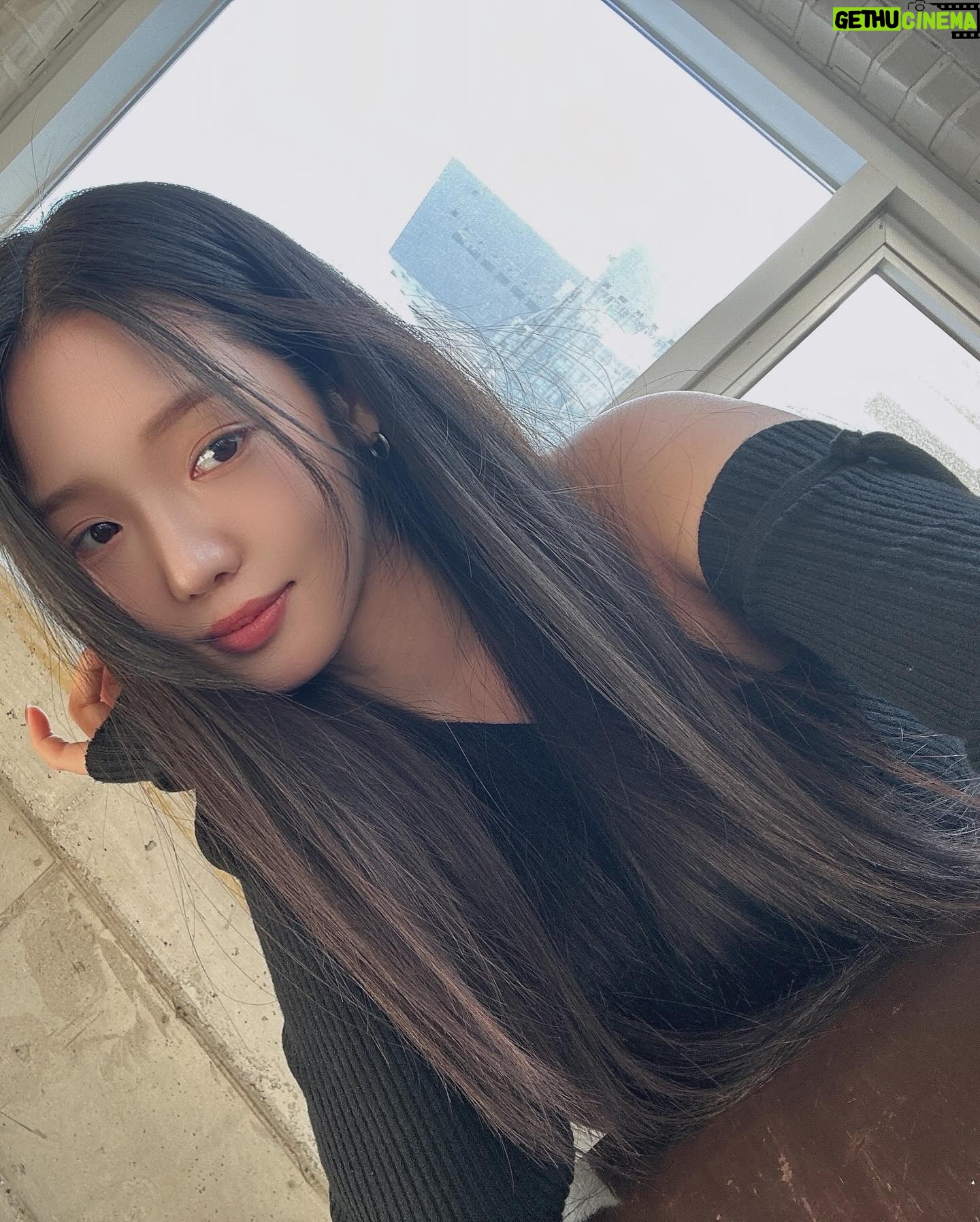 Roh Ji-sun Instagram - 맛있는 커피, 아늑한 공간, 좋은 사람