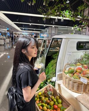 Roh Ji-sun Instagram - 마트 다녀오셨어요?