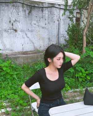 Roh Ji-sun Instagram - 더워!