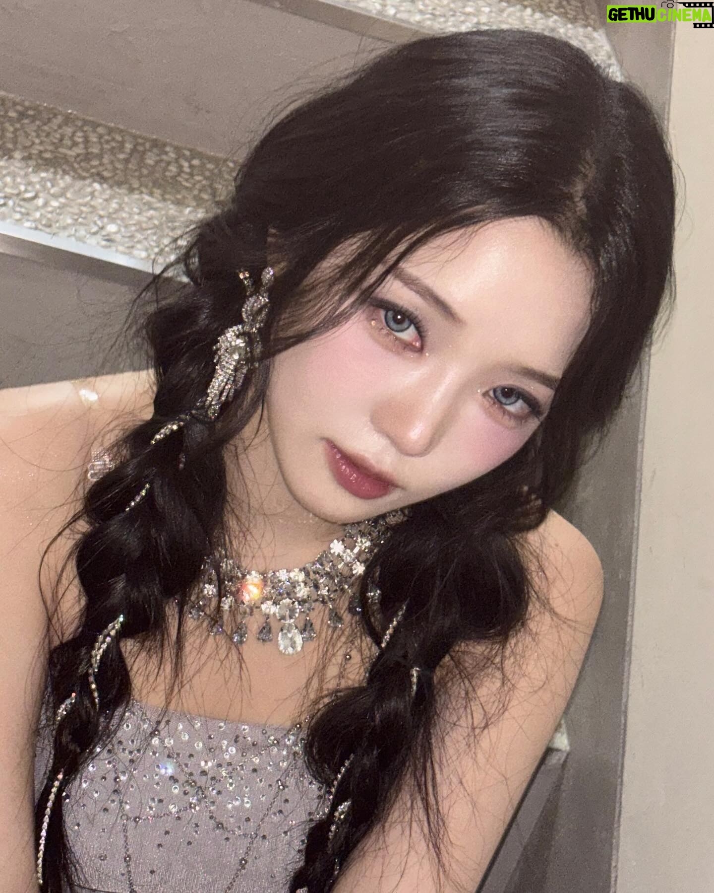 Roh Ji-sun - 78.6K Likes - 2023 안녕 2024 안녕