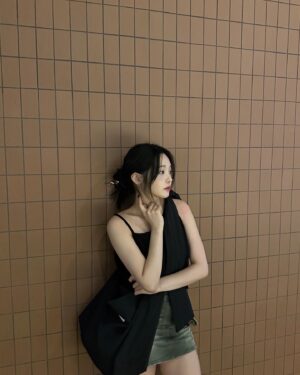 Roh Ji-sun Instagram - 엄청 커다란 모기가 나의 팔을 물었어!