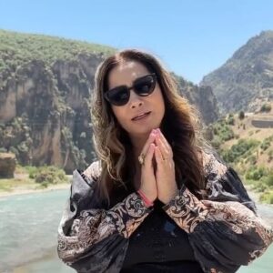 Rojin Instagram - Em  ji riyeki xwes le zehmet derbasbun ev av u ciyaye bi hez u bedew be Aydil nedibu hingi we xest spas bo @alihaydarbasak @rebaz_mezopotamya #zap #zapvadisi #hakkari #sirnak #keşfett #kesfetteyiz #kurdishmusic #stranenkurdi #kurdi #music #muzik #stran #instagood #kesfetteyim