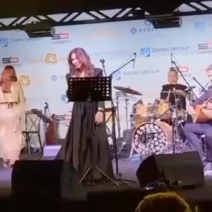Rojin Instagram - Şevedin li Hewler merasıma vekırına Gulan mall u hyat regency hotel bu şeveki xweş bu ez dızanım gelleki demek kurt bı we re bum carekdın hevıdarım em dum  u dırej bı hevre strana bejın NEWROZ PİROZ BE her tıste lı welat çedıbe vedıbe peşketıneke u xweşiyeke piroz be @ gulanmall @hyattregencyerbilresidences 🌹🌹🌹❤️❤️❤️🙏🙏🙏🙏spas @sabriozelgroup @daringroup_
