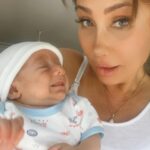 Rojin Instagram - Anne olmadan once sanirim daha iyi bir anne idim, o kadar cok istiyordumki anne olmayi cok idealize etmistim ,evlatlik almak icin alkol muayenesi de vardi, fena testler birilerinin karsisinda idrarini yapmak gibi garip bir kontrole bile razi geldim cok utanmistim, ama olsun bir bebegim olsun raziyim, evlenmek hic istemiyordum, kibrisa gidip ozelligini secip s bankasindan yapmayi bile dusundum ama allahim o kadar buyuk ki cok sukur cok🌹🙏 isteyen herkese versin insaallah, bana bu mucizeyi yasatti hemde iki kez kizim LORIN Idusurdum 5 bucuk aylikken cok aci cektim 🥺ama oglum MIR ROBIN cok sukur allahin lutfu hediyesi butun yaptigim guzelliklerin ,yardimlarin ,okuttugum ogrencilerin, sonuna kadar sahip ciktigim personelim ekibim allah gercekten cok buyuk karsiliksiz birakmadi gonlume gore verdi,BUNA INANIN IYI OLMAK BAZEN ZOR OLSADA HER ZAMAN MERHAMET VE AHLAK BIRBIRININ EN BUYUK TAMAMLAYICISIDIR,mert olun yigit olun guzellik yapin yardim edin herseyi tabiat dengeler inanin buna Karma denen mucize var 🌹🙏asik oldugum bugunlere kavusmak icin kotulerle cok buyuk savas verdigimiz kiymetli esimden oglumuz oldu binlerce sukur ki o olmasaydi asla evlenmezdim annelik o kadar zor ki, ama o kadar guzel ki hayatla sado mazo bir iliski demistim degilmi ? butun Anneleri kutluyorum o mubarek ellerindrn yanaklarindan opuyorum annemi daha cok anliyorum 🌹🙏sizi seviyorum annelerinizi cook sevin sadece telefonla degil gidin dokunun sevin opun 🌹🙏❤️# annelergunu #happymothersday #anne #evlat #kesfet #cocuk #bebek #erkek #hamile #ask #love #singer #songwriter #🌹🙏 #