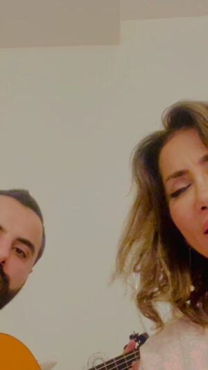 Rojin Instagram - @aslncan  yuregini koyarak gitari Calan canooooo o kadar can ki anlatamam birde cok yetenekli ❤️😍🙏eline yuregine saglik