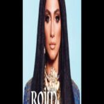 Rojin Instagram - Rojin - Mırın #rojin #rojinofficial #mirin #siir #song #music #2015 #album #kadıncinayetleri #filmmor # Meralin acı dolu hikayesi, hala merallerimiz ölüyor Guzeller guzeli meralin öldurulmeden önceki sözlerini ölüm adlı (mirin) eserle Meralin anadilinde yapmıştım tesekkurler filmmor Melek Özmen de ‘unutulmasın’, ‘daha çok duyulsun’, ‘kadın cinayetleri dursun’ diye, ‘Hani Meral’ belgeselini yaptı. Annesi anlattı, Meral’in en sevdiği şarkıcılar Rojin, Feryal Öney, Sezen Aksu, Fulya Özlem ve Neslihan Engin de şarkılar söyledi. Nuriye Hanım ve annesiz Buse Naz da belgeselin ilk gösterimindeydi. ‘Hani Meral’ belgeseli youtube de Öldürülen o kadar çok kadın var ki, neden Meral’in hikâyesini seçtiniz? Meral’in annesi bize ulaştı, kızının ölümündeki ihmalleri anlatmak istiyordu. Kadın cinayetlerine kurban giden başka ailelerle de görüşmüştüm ama Meral’de hepimizi gördüm. Kocası evlendikleri ilk haftadan dövmüş Meral’i. Meral dayanamayıp boşanmış. Ama mücadele etmiş. Orta 2’de bıraktığı okula dönmüş, açık liseye girmiş, ehliyetini almış, 2010’da Bitlis’te kuaför dükkânı açmış, liseyi bitirince kalfalık belgesi alacakmış. İki yaşında bir kızı ve onunla ilgili hayalleri var. Yeni bir hayat kurmak istiyor, umutlu bir kadın. Aslında yaşasaydı da, hayatı belgesel olacak bir kadın Meral. “Günde beş kadın öldürülüyor” demek bile rahatsız ediyor. Ne kadar yabancılaştırıyor sayı söylemek. Tek bir hayat çok önemli. Devletin politikası yok Meral’in annesi Nuriye Hanım’la konuşma
