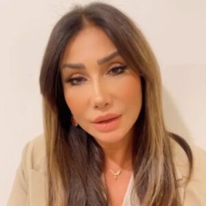 Rojin Instagram - Büyük bir acı ve çaresizlik içindeyiz. İlk günden beri elimizden geleni yaptık ama benim kaygım önümüzdeki günlerde evini çocuğunu, ailesini kaybeden depremzedelerin durumu unutulduğunda ne yapacakları. Bu yüzden KARDEŞ AİLE KAMPANYASI olarak gücü yeten herkesin elinden geleni yapmasını rica ediyorum. Bu önemli dayanışmanın somut çözümlerinden biri olacağını düşünüyorum. Çevremde ki bütün sanatçı arkadaşlarımızın da sessiz kalmayacağını, konteynerden, çadırdan ise bu kara kışta böyle bir çözüm daha değerli. Kimse birine para yardımı yapmayacak, aile araştırıp istanbul dışında bir ev bulunup kontratı yapılınca ödemesi yapılacaktır. Acımız büyük... Güzel yürekli insanları sevgi ile kucaklıyorum... #deprem #diyarbakır #malatya # adıyaman #osmaniye #urfa #maras #adana #hatay #antep #mardin @sibelcan @hakanaltunmusic @hulyavsr @ibrahimtatlises @sevcanorhan @mustafacerdogan @karakecilifethi @newstimesturkey