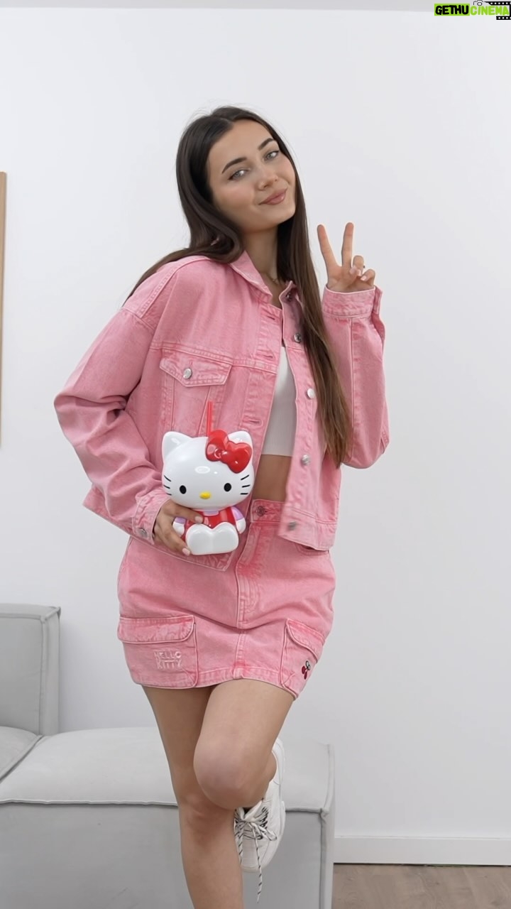 Roksana Janiszewska Instagram - I am OBSESSED with the new @primark x Hello Kitty collab! Everything is so adorable and I’m literally living in ALL of it for the foreseeable future! #ad @hellokittyeu