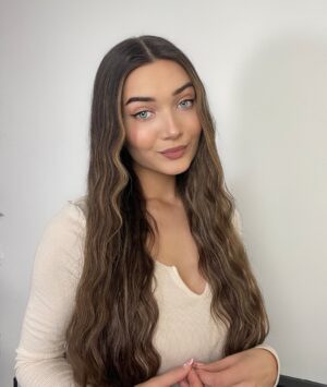 Roksana Janiszewska Instagram - Soft Birthday Glam using my Roxi x Revolution collab ranges!🥳🎉🎂 I’m 26 today but still feel like I’m 18 mentally 😂 where does the time go? 😅 Also just posted a new video testing some viral TikTok products… including a product that helped me achieve this hair and I’m obsessed! Link is in my bio so go give it a watch! 😘 
Products used: Roxi x @makeuprevolution Contour and Highlight Palette, Cosy Vibes Eyeshadow Palette & Ultra Precise Eyeliner