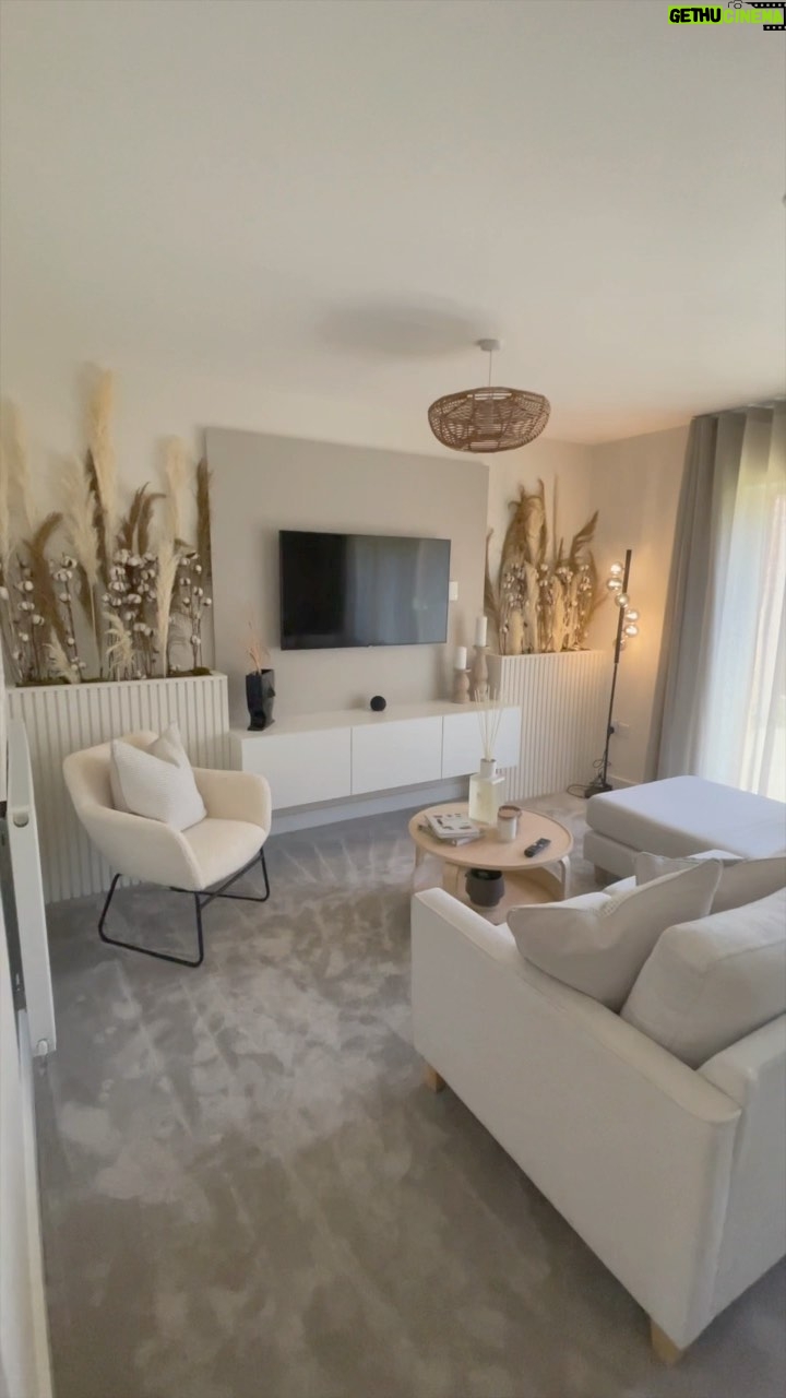 Roksana Janiszewska Instagram - AD The home of dreams! ๐ก I had so much fun staying in this gorgeous carbon-negative home from @Stmodwenhomes ๐ isnโt the interior stunning!? #ad