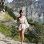 Roksana Janiszewska Instagram - Most beautiful lake! One of my favourite places in Switzerland! 🇨🇭 Lake Oeschinensee 🚣‍♀️ ☀️