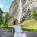 Roksana Janiszewska Instagram - Switzerland shenanigans continue… 🇨🇭🐮 Lauterbrunnen is a picturesque village set in a valley of 72 waterfalls. It’s truly a magical place that should be on your bucket list! 🥰 ps. Everyone was asking where this dress is from in my previous post! It’s from @sheinofficial @shein_gb 😍