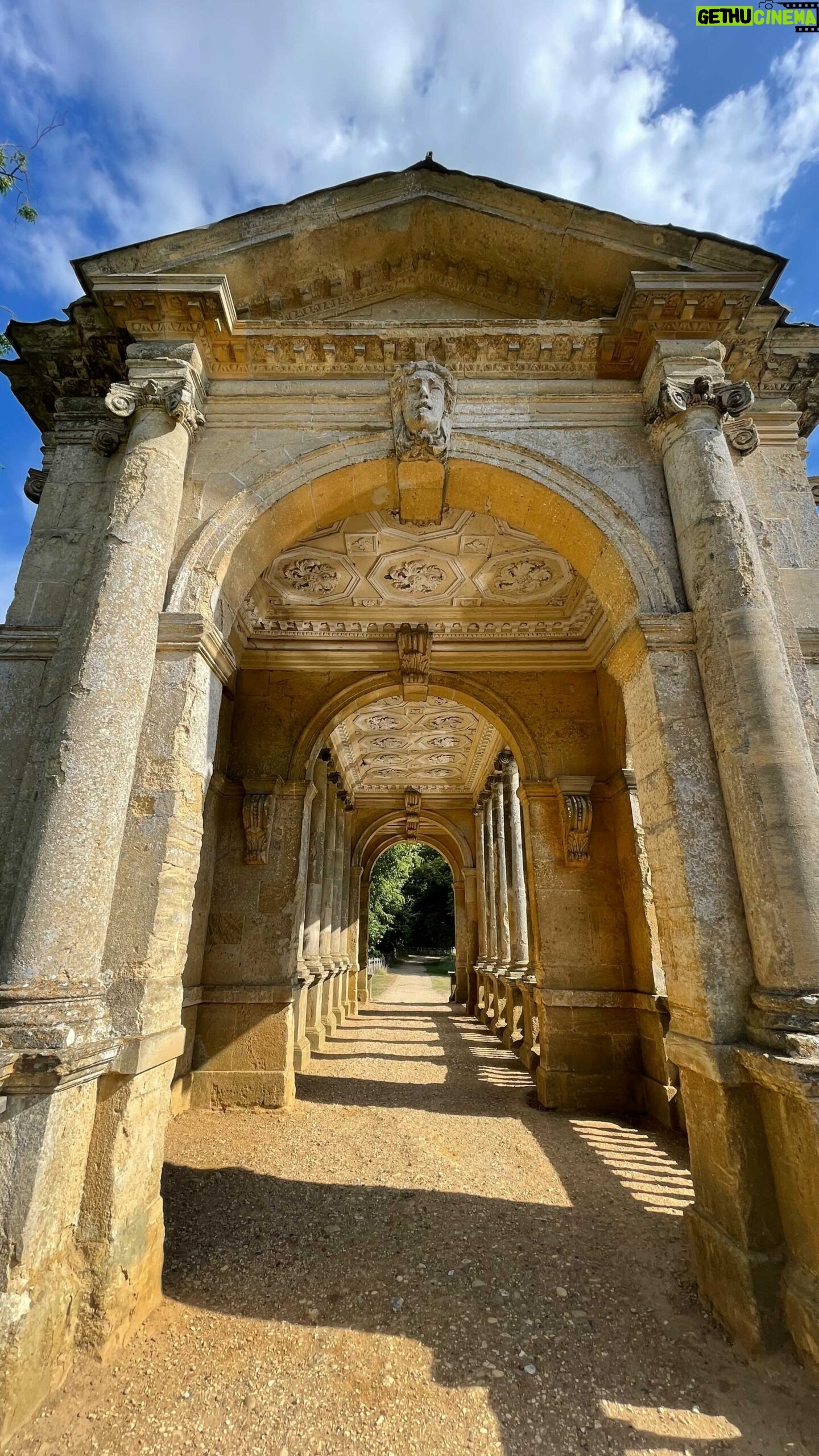 Roksana Janiszewska Instagram - Mini vlog from @mattgibbs95 Birthday π we had a fun day at the Stowe National Trust park! Itβs so picturesque there! π³