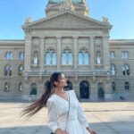 Roksana Janiszewska Instagram - Frolicking around Bern 🏰🇨🇭 little dump from the last few days, just being a wholesome wife 🥰