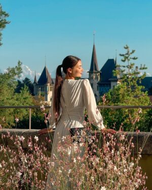 Roksana Janiszewska Instagram - Frolicking around Bern 🏰🇨🇭 little dump from the last few days, just being a wholesome wife 🥰