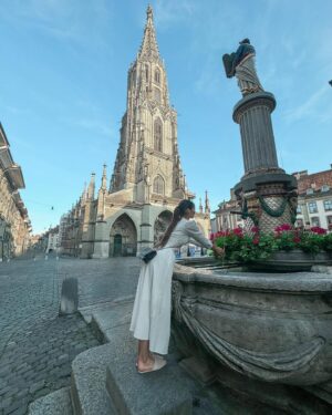 Roksana Janiszewska Instagram - Frolicking around Bern 🏰🇨🇭 little dump from the last few days, just being a wholesome wife 🥰