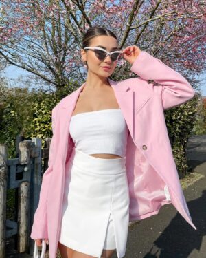 Roksana Janiszewska Instagram - Am I a @zara girl now? 😅🤔🌸 I just posted a new video on my a YouTube channel! It’s the full Spring Zara clothing try on haul! There’s so many cute things in store right now! 😍🎀