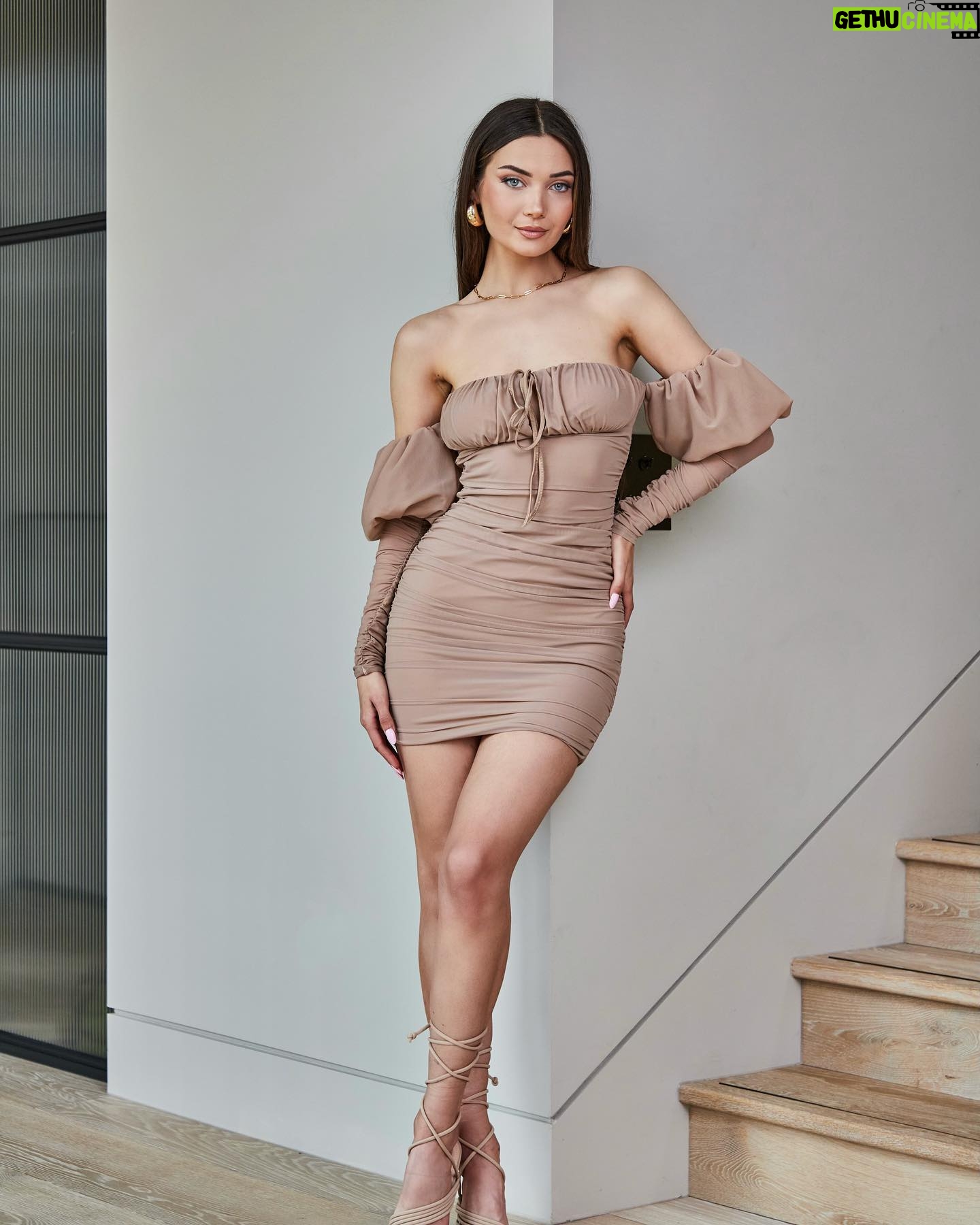 Roksana Janiszewska Instagram - I can’t believe the overwhelming response you guys have had to my Roxi x Shein summer collection! Thank you to everyone who has placed an order it honestly means the world 🤭🥰 It is available worldwide 🌍 to anyone who has been asking! There was a glitch in the website where if you’re shopping from abroad you have to type in the product codes in the search box and put it in your cart that way though! Hope that helps anyone that wanted to place an order and couldn’t! 😅 Which is your fave piece from the edit!? 😉 @shein_gb #ad #SHEINXROXI
