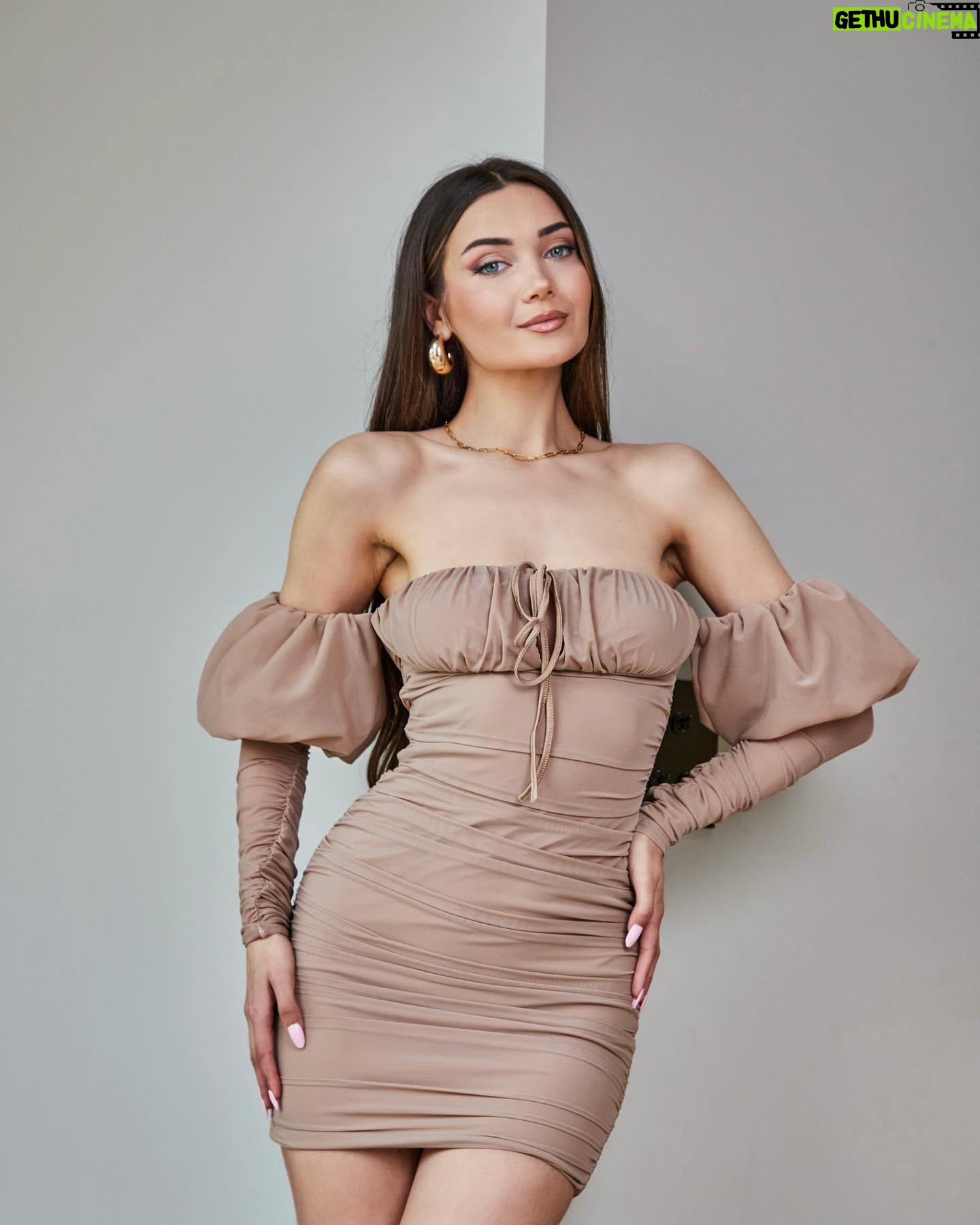 Roksana Janiszewska Instagram - I can’t believe the overwhelming response you guys have had to my Roxi x Shein summer collection! Thank you to everyone who has placed an order it honestly means the world 🤭🥰 It is available worldwide 🌍 to anyone who has been asking! There was a glitch in the website where if you’re shopping from abroad you have to type in the product codes in the search box and put it in your cart that way though! Hope that helps anyone that wanted to place an order and couldn’t! 😅 Which is your fave piece from the edit!? 😉 @shein_gb #ad #SHEINXROXI