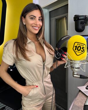 Romina Pierdomenico Instagram - Hello Hello friends ci avete seguito oggi? @radio105 #105friends 🎧🫶