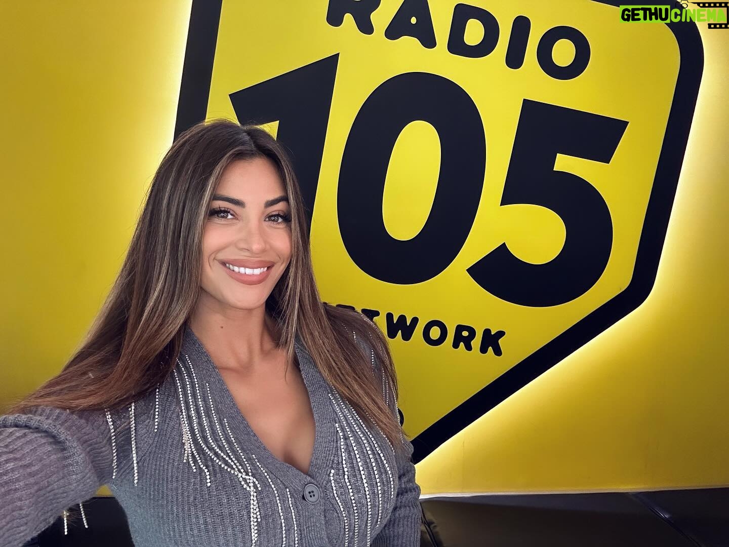 Romina Pierdomenico Instagram - Felice settimana amiciiii🎉💛 #radio105 #105friends