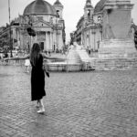 Romina Pierdomenico Instagram – Ho vissuto qualche anno in questa affascinante città con una storia millenaria. Ho sempre sentito di avere un legame particolare, così sono andata a cercare il significato del mio nome che in qualche modo si avvicina a quello di questa stupenda città. Ho scoperto che Romina è una variante di Romana. Romanus significa “abitante di Roma”, ma anche “cittadino dell’Impero Romano”. L’etimologia è dubbia: può derivare da Rumon, “il fiume Tevere””, oppure da rhome, “forza”. 😄 Grazie Roma sei stupenda ☀️