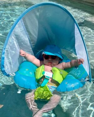 Romina Power Instagram - Baby boss va in piscina 😂