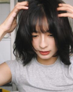 Ron Monroe Instagram - 引っ越し後の整理は本当に時間がかかりますね。 もう引っ越してから10日が経ちましたが、まだ片付けが終わっていません！ 毎日、断捨離に取り組んでいます。 これからは買い物をするときにはよく三思而后行！