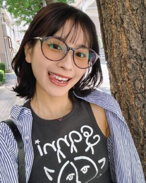 Ron Monroe Instagram - 『POTETE』ジュエリー @potete_potete 

2024 年 5 月 25 日(土)～26 日（日）
POP-UPを開催いたします

会場⌓‿⌓
so1（エスオーワン）
住所：東京都渋谷区神宮前6-14-15

ちなみに　ショートヘにすると、毎日自撮りがやめません。本当に気に入っています。
サングラス 🕶️ @zoff_eyewear