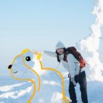 Ron Monroe Instagram - 《ロンノアウトドア日記》蔵王山 1,841 m 今年3番目に登った雪山は、日本百名山の一つでもある山形県の蔵王雪山です！美しい樹氷は世界中で有名だからです！それほど高い山ではないので難しくはありませんが、雪の量はとても多いです！登山やスキーもでき、充実した体験ができるスキー場です。 樹氷は本当に美しく、圧倒的な美しさがあり、生涯に一度の体験を得たような感じがしました。しかし、蔵王は登山にはあまり適しておらず、晴天の日は少なく、風も強いです。登山する前に天気や風速に注意してください。また、非常に人気があり、観光客が多いため、ロープウェイを待つ時間をたっぷり確保してください！ さらに、急激な気温上昇のため、現在、多くの樹氷が溶けています。最高の景色を見たい方は、来年再訪することをお勧めします！ @thenorthfacejp @montbell_official #蔵王連峰　#蔵王 #蔵王温泉スキー場 #山形 #山登り #山登り好きな人と繋がりたい #山登り女子 #登山 #登山服 #登山女子 #山ガール #山歩き #自然 #ハイキング #トレッキング #mountain #アウトドア