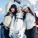Ron Monroe Instagram - 《ロンノアウトドア日記》蔵王山 1,841 m 今年3番目に登った雪山は、日本百名山の一つでもある山形県の蔵王雪山です！美しい樹氷は世界中で有名だからです！それほど高い山ではないので難しくはありませんが、雪の量はとても多いです！登山やスキーもでき、充実した体験ができるスキー場です。 樹氷は本当に美しく、圧倒的な美しさがあり、生涯に一度の体験を得たような感じがしました。しかし、蔵王は登山にはあまり適しておらず、晴天の日は少なく、風も強いです。登山する前に天気や風速に注意してください。また、非常に人気があり、観光客が多いため、ロープウェイを待つ時間をたっぷり確保してください！ さらに、急激な気温上昇のため、現在、多くの樹氷が溶けています。最高の景色を見たい方は、来年再訪することをお勧めします！ @thenorthfacejp @montbell_official #蔵王連峰　#蔵王 #蔵王温泉スキー場 #山形 #山登り #山登り好きな人と繋がりたい #山登り女子 #登山 #登山服 #登山女子 #山ガール #山歩き #自然 #ハイキング #トレッキング #mountain #アウトドア