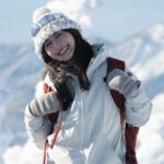 Ron Monroe Instagram - 《ロンノアウトドア日記》蔵王山 1,841 m 今年3番目に登った雪山は、日本百名山の一つでもある山形県の蔵王雪山です！美しい樹氷は世界中で有名だからです！それほど高い山ではないので難しくはありませんが、雪の量はとても多いです！登山やスキーもでき、充実した体験ができるスキー場です。 樹氷は本当に美しく、圧倒的な美しさがあり、生涯に一度の体験を得たような感じがしました。しかし、蔵王は登山にはあまり適しておらず、晴天の日は少なく、風も強いです。登山する前に天気や風速に注意してください。また、非常に人気があり、観光客が多いため、ロープウェイを待つ時間をたっぷり確保してください！ さらに、急激な気温上昇のため、現在、多くの樹氷が溶けています。最高の景色を見たい方は、来年再訪することをお勧めします！ @thenorthfacejp @montbell_official #蔵王連峰　#蔵王 #蔵王温泉スキー場 #山形 #山登り #山登り好きな人と繋がりたい #山登り女子 #登山 #登山服 #登山女子 #山ガール #山歩き #自然 #ハイキング #トレッキング #mountain #アウトドア