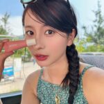 Ron Monroe Instagram - 沖縄での INTO Uメイク、どうですか₍˄·͈༝·͈˄*₎◞ ̑̑ @intou_new_official_jp 春なのでピンクのアイシャドウを主色として使用、少しブラウンを合わせるとより質感があります、ラメで可愛らしい涙袋を描きました、すごく好き！ エアリーブラッシュもとても可愛い、おすすめ(˵¯͒〰¯͒˵) 4月の沖縄は本当に好きです。寒くも暑くもなく、とても美しく、素晴らしい思い出を残しました ＃エアリーブラッシュ ＃生チーク #ローテーショナルアイシャドウ#イエベ＃ブルベ #PR #IAmLittleBitINTOU #mlbb